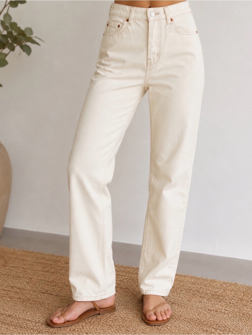 ASOS DESIGN Straight Leg Cream Jeans – Size 25/32